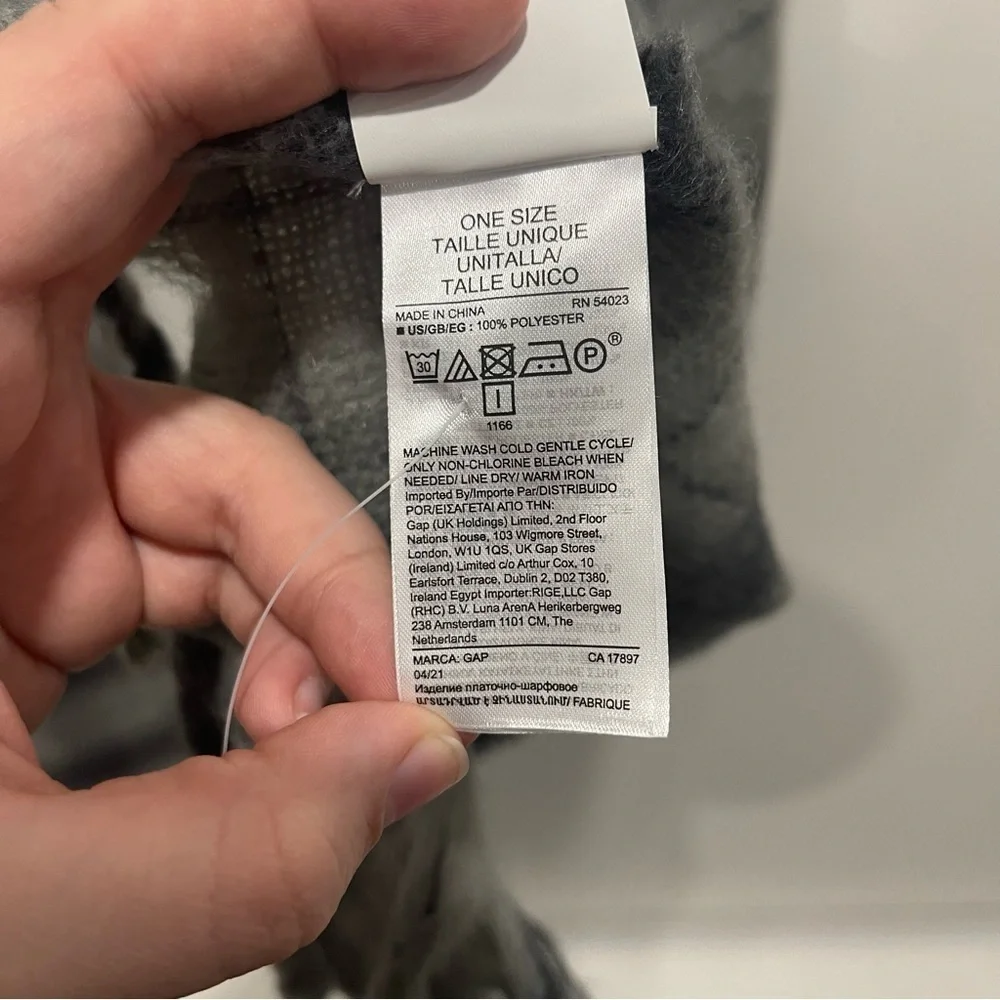 Gap Men’s Recycled Cozy Fringe Scarf Grey Plaid